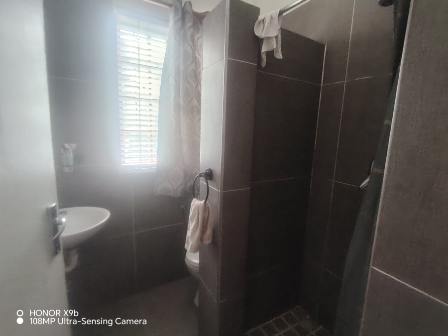 5 Bedroom Property for Sale in Wynberg Upper Western Cape